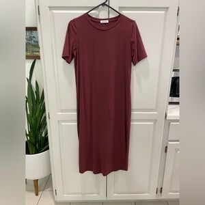 Elegant Maroon Midi Dress